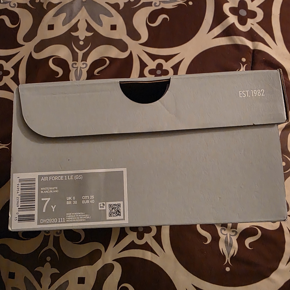 EUC NIKE Air Force 1 White Kids' Sneakers - Picture 2 of 7